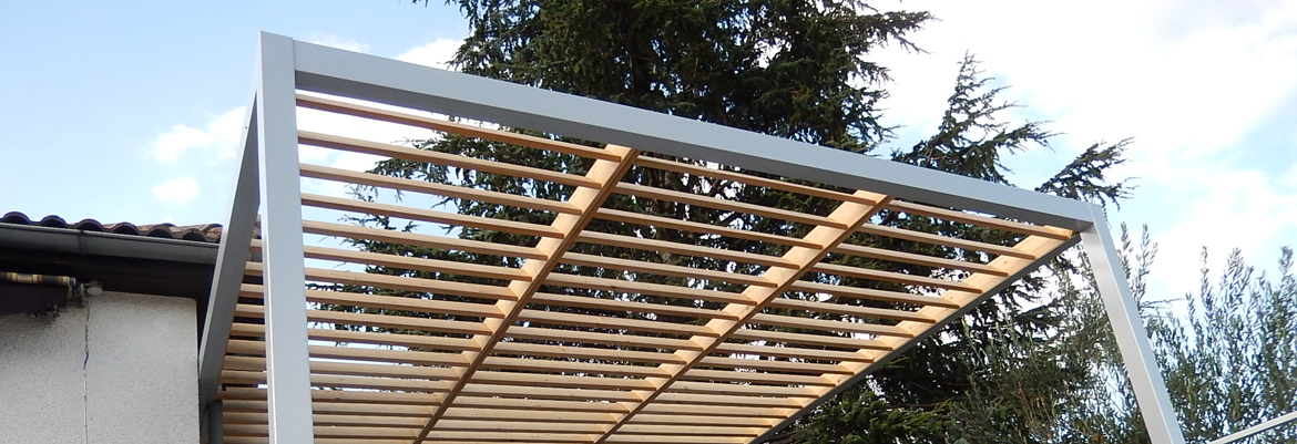 Pergola en bois, structure moderne pour le jardin